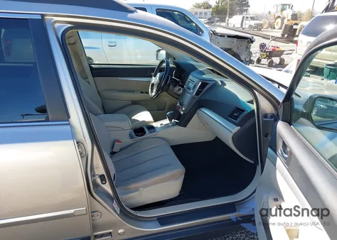 2014 Subaru Outback 2.5I Premium z USA, uszkodzony, nr VIN 4S4BRBDC9E3313712